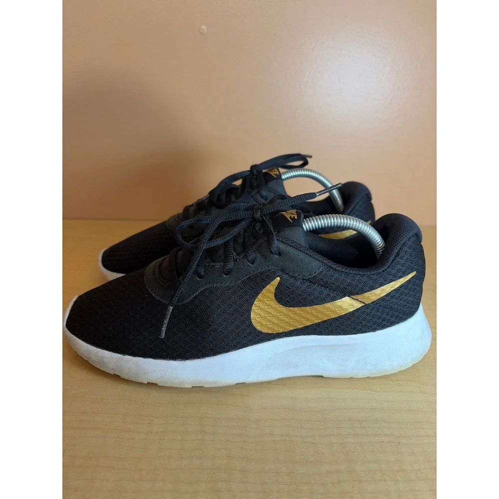 Nike Tanjun Black Metallic Gold Running Shoes 812655-004 Mens 10
